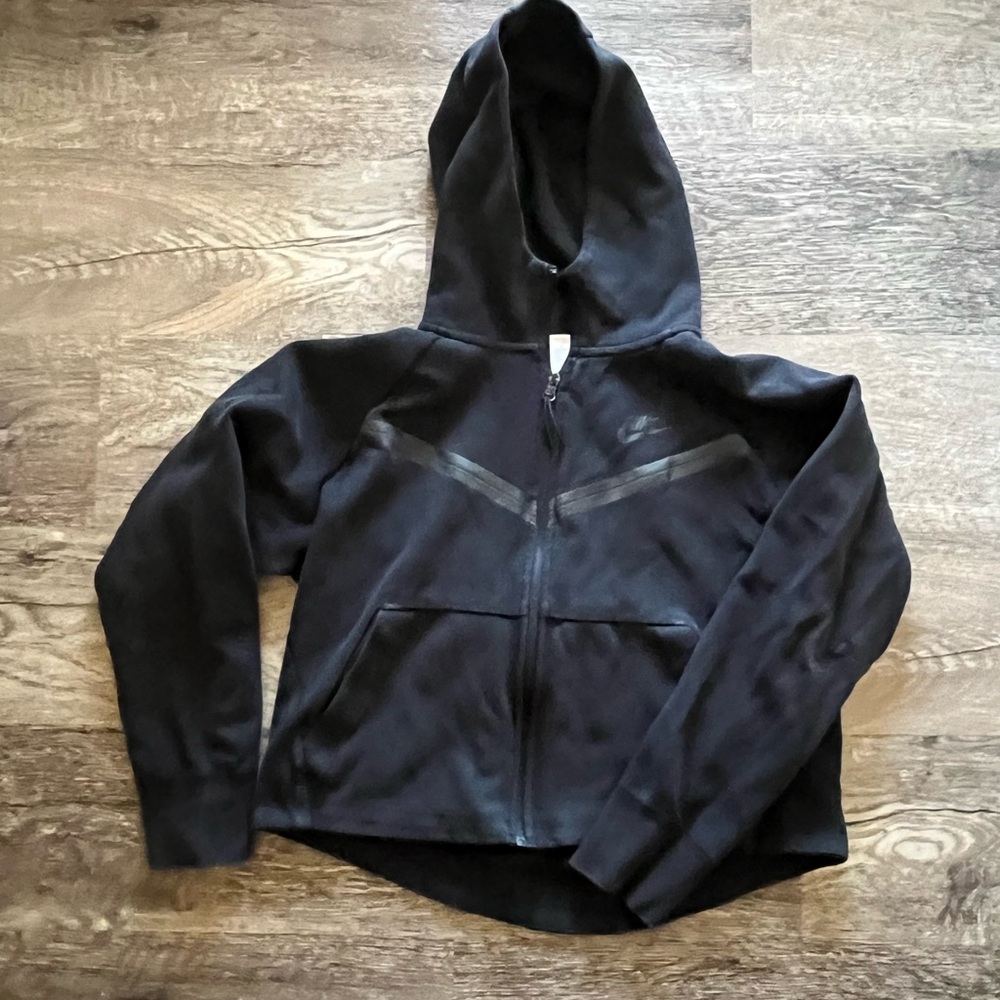 Women’s black Nike Tech